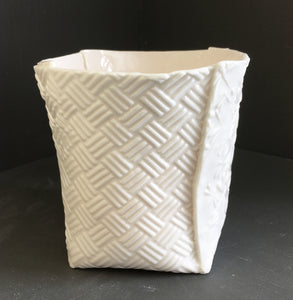 Porcelain Pot using Textured Clay